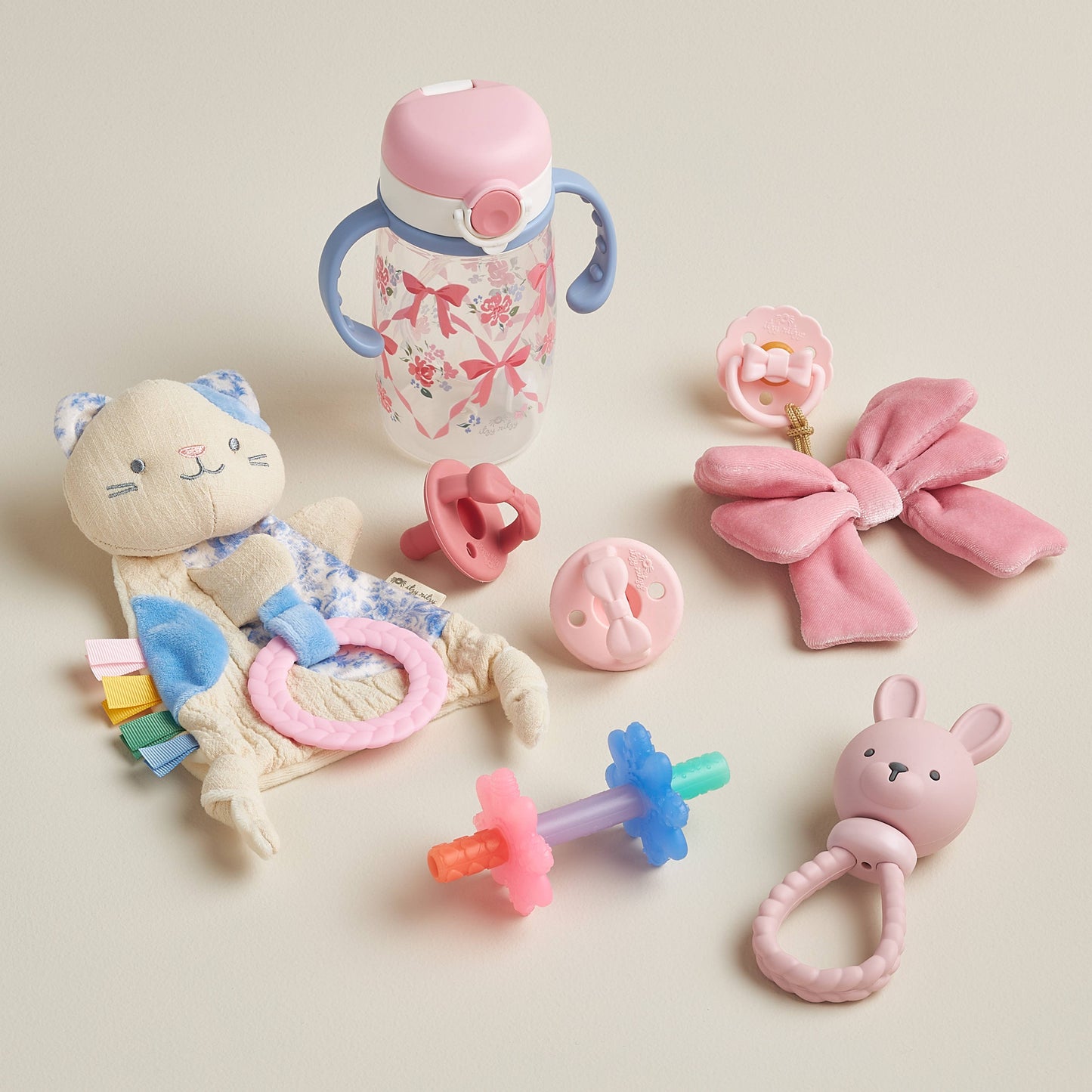 Itzy Sips™ - Straw Cup With Snap-Close Lid: Ribbons & Roses